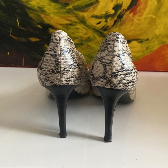 Calvin Klein heels with fauz alligator skin - Picture 6 of 8